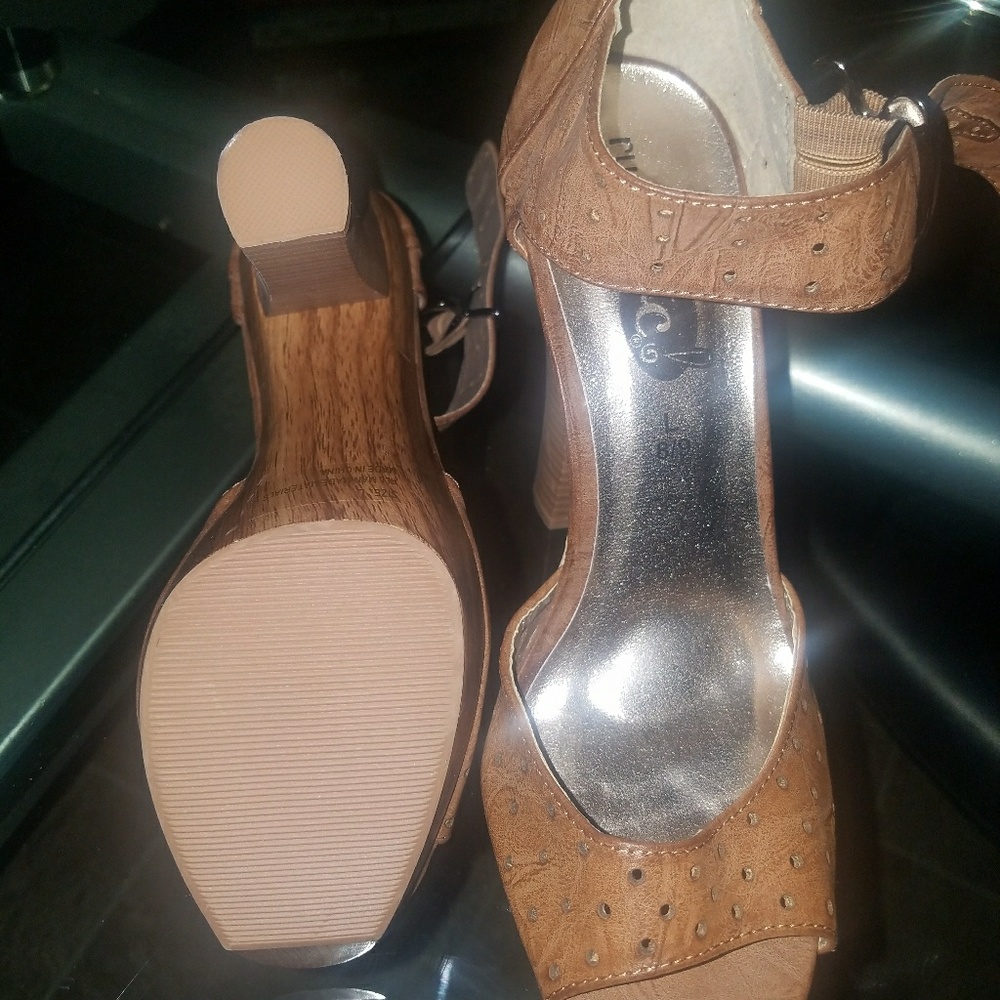 Heels - Picture 2 of 3